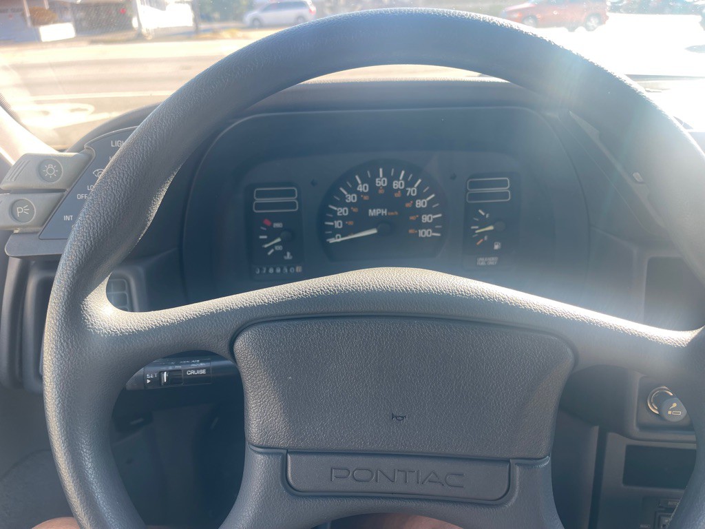 1993 Pontiac Sunbird Image 22