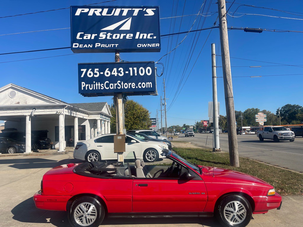 1993 Pontiac Sunbird Image 2