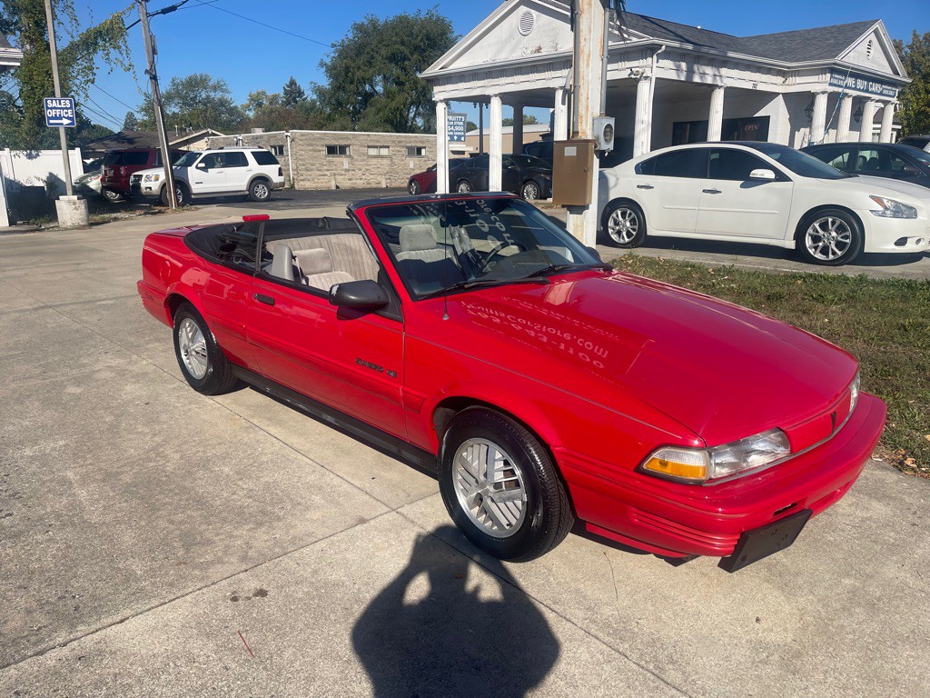 1993 Pontiac Sunbird Image 3