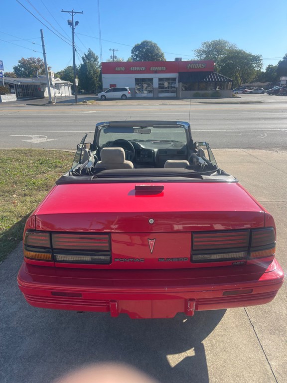 1993 Pontiac Sunbird Image 8