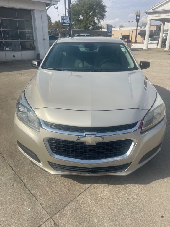 2015 Chevrolet Malibu Image 2