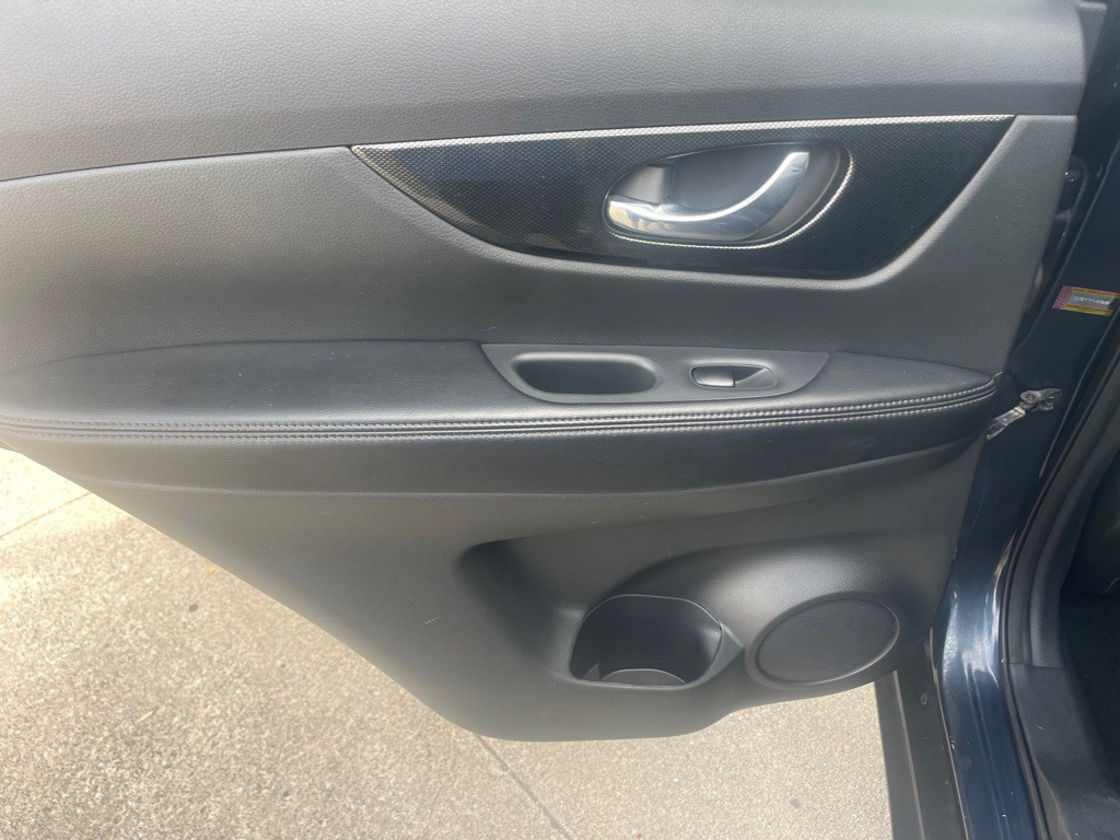 2016 Nissan Rogue Image 17