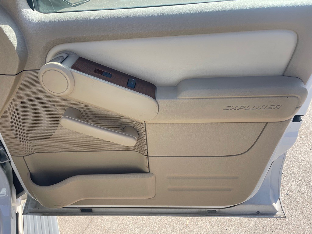 2006 Ford Explorer Image 11