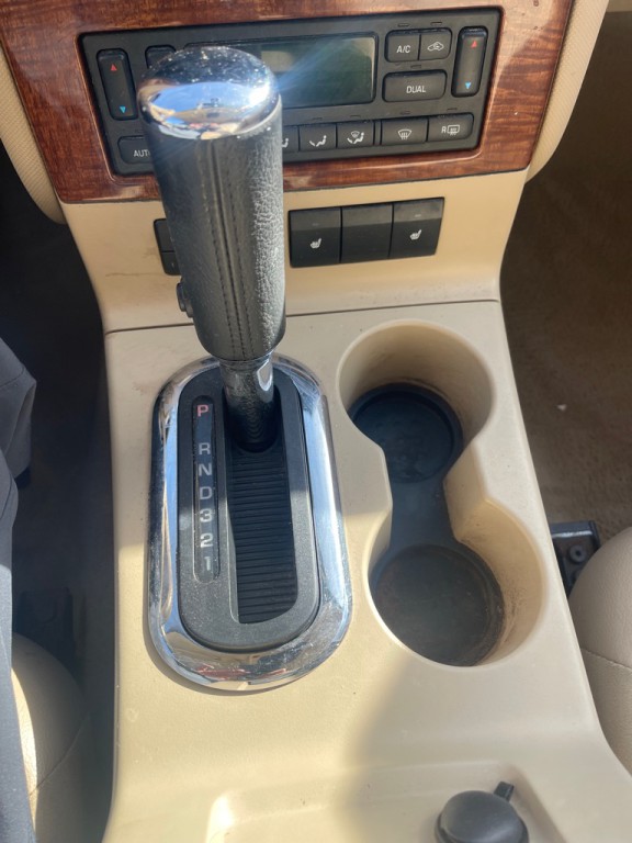 2006 Ford Explorer Image 20