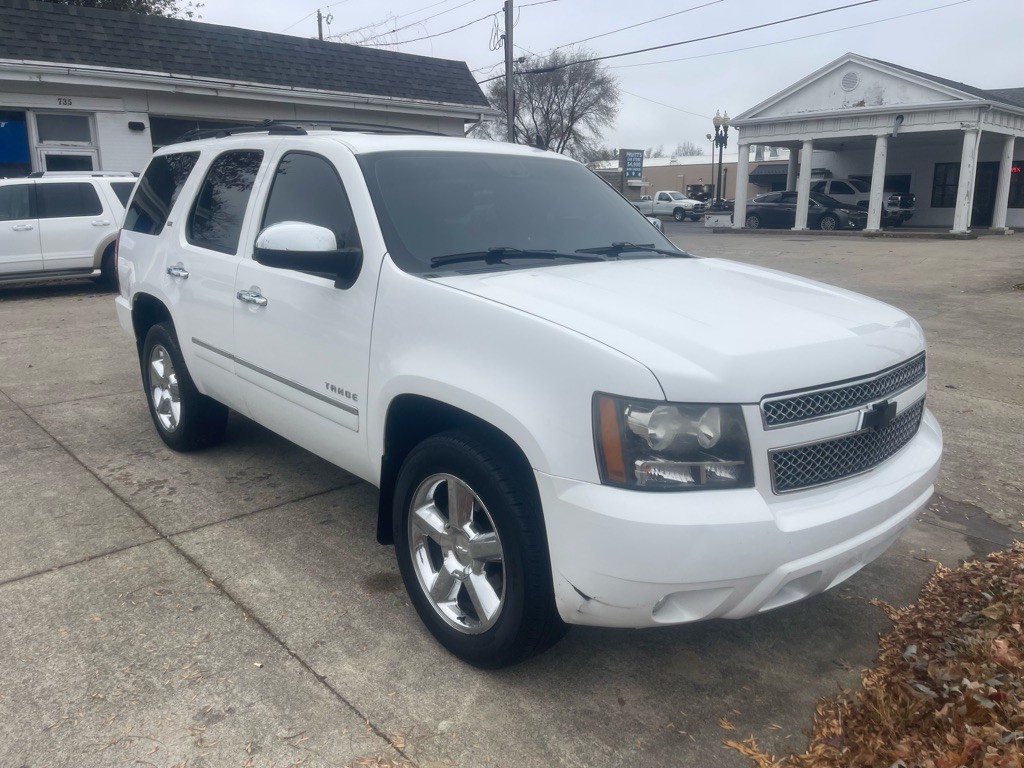 2011 Chevrolet Tahoe Image 2