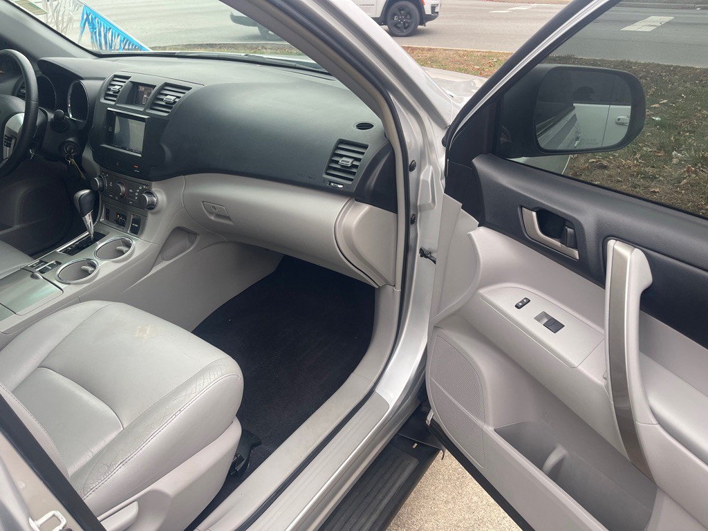 2011 Toyota Highlander Image 9