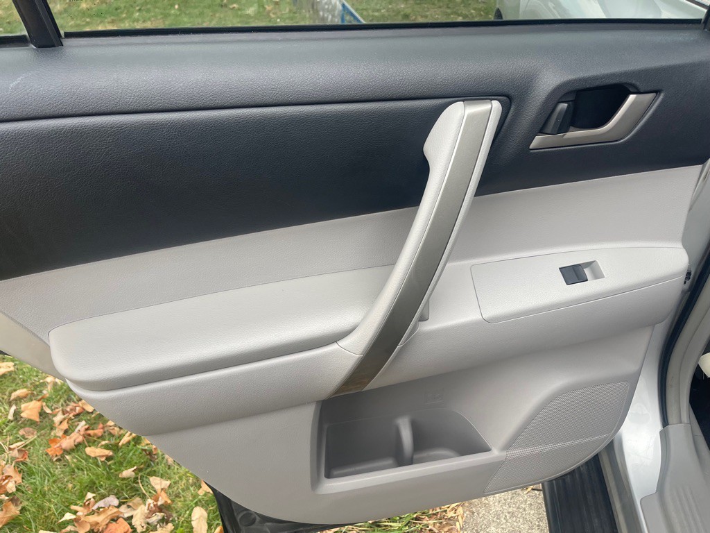 2011 Toyota Highlander Image 14