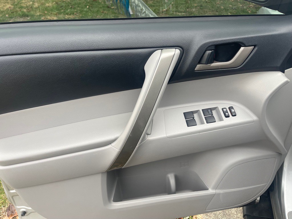 2011 Toyota Highlander Image 18