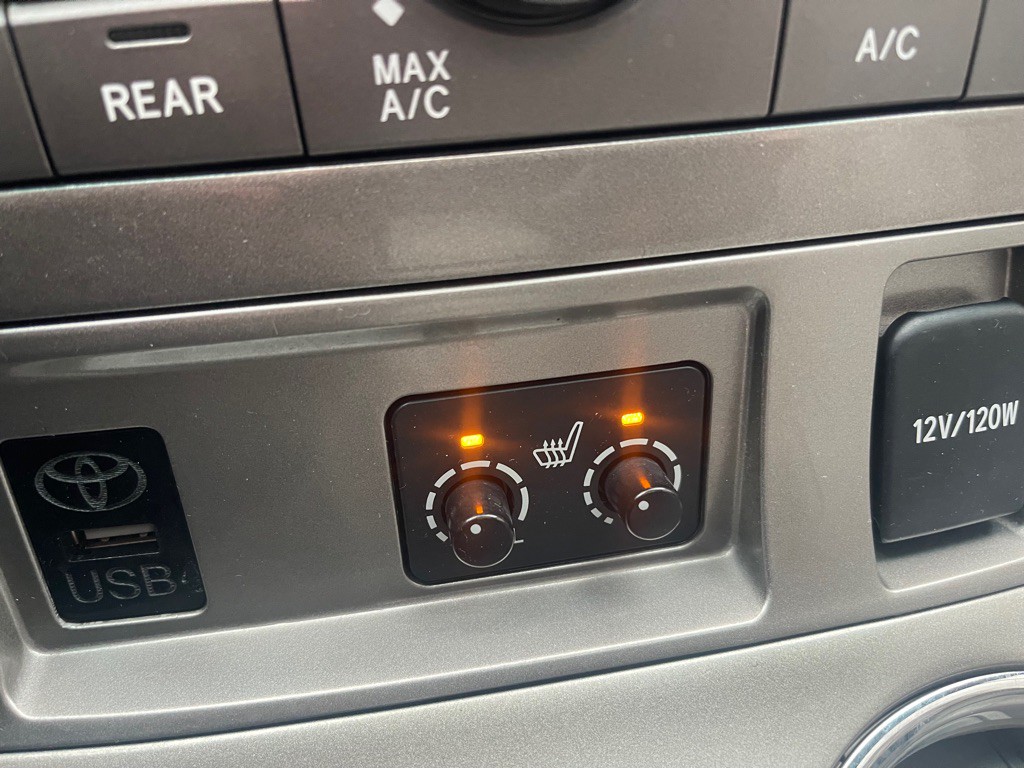 2011 Toyota Highlander Image 21