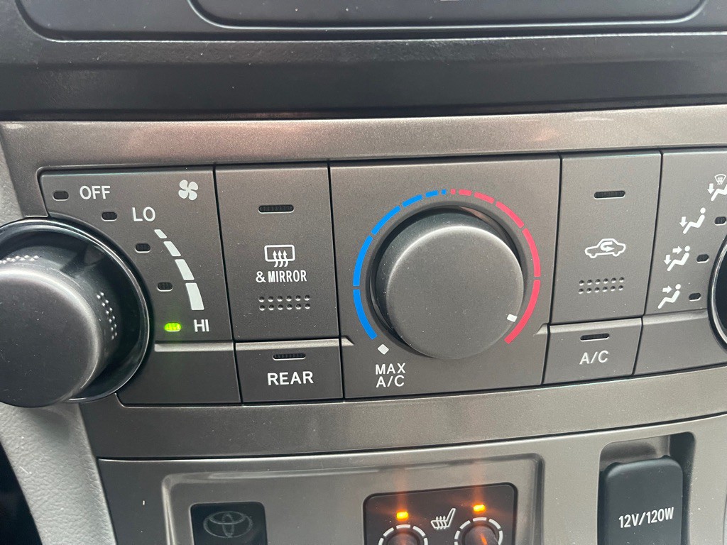 2011 Toyota Highlander Image 22