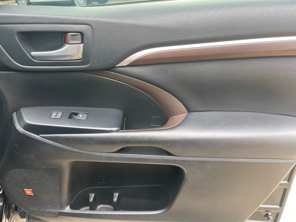 2016 Toyota Highlander Image 11