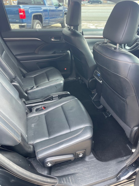 2016 Toyota Highlander Image 12