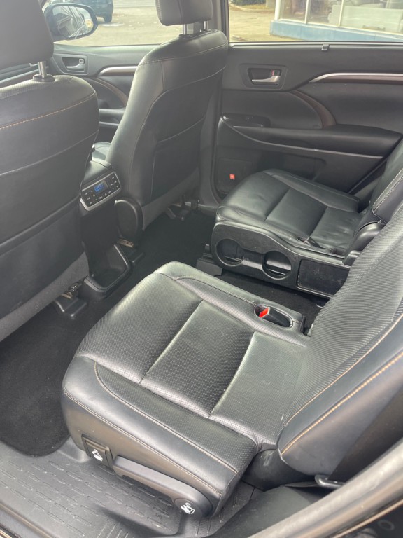 2016 Toyota Highlander Image 16