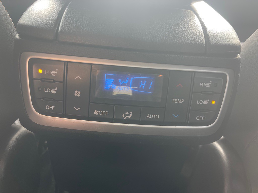 2016 Toyota Highlander Image 19