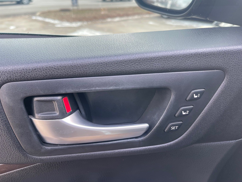 2016 Toyota Highlander Image 21