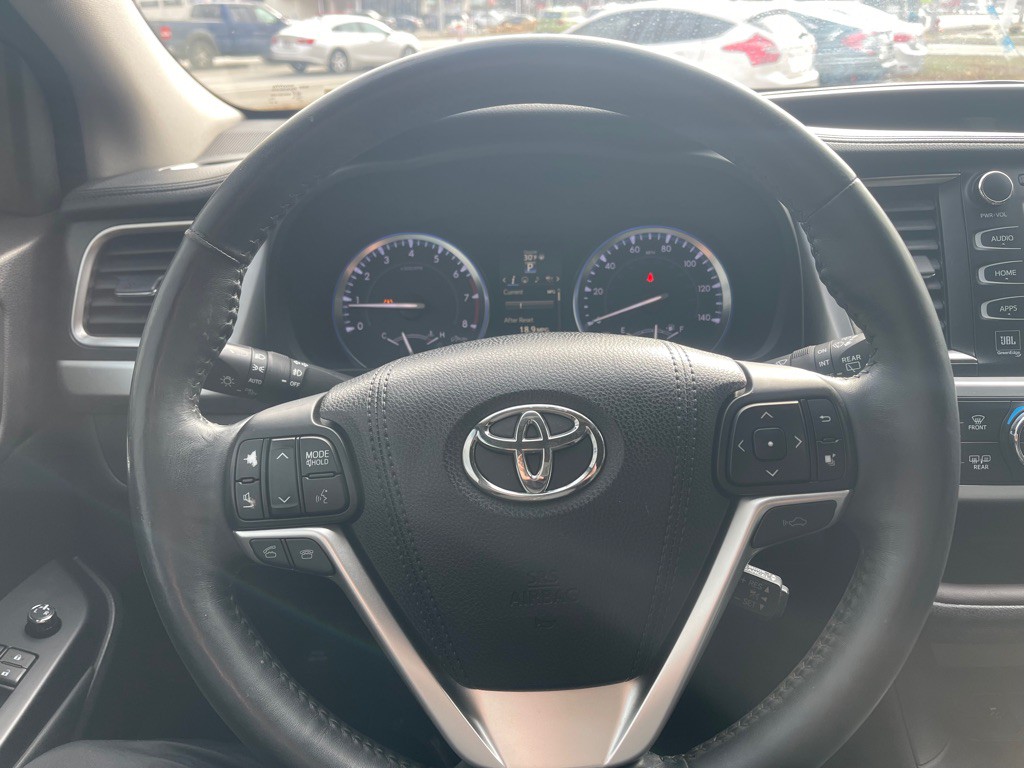 2016 Toyota Highlander Image 28