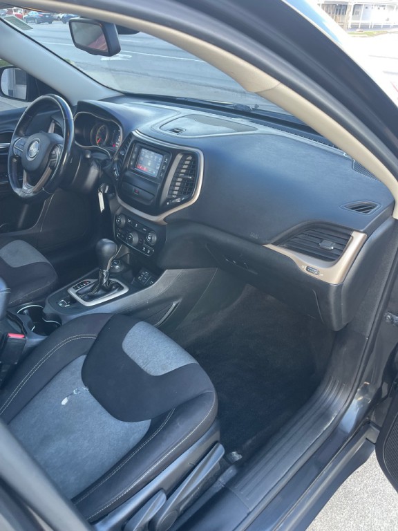 2016 Jeep Cherokee Image 9