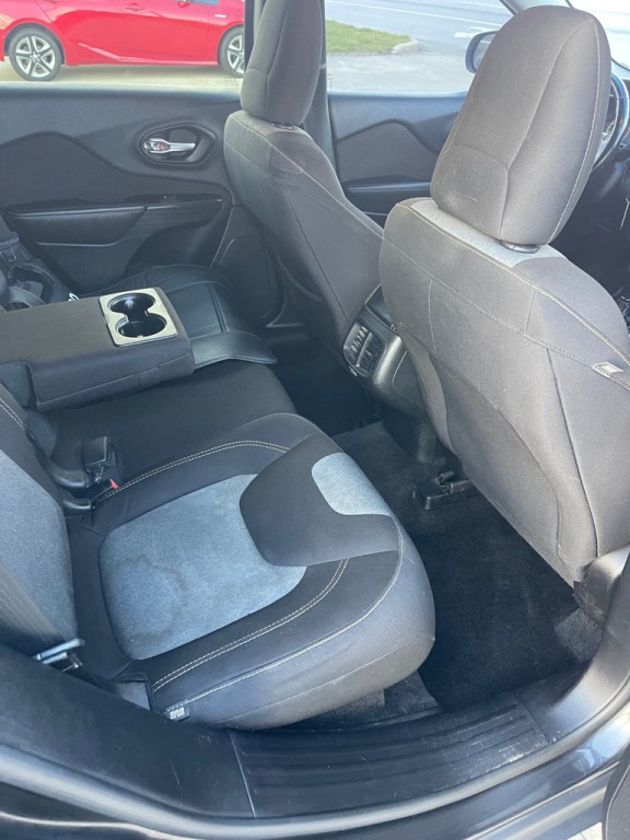 2016 Jeep Cherokee Image 11