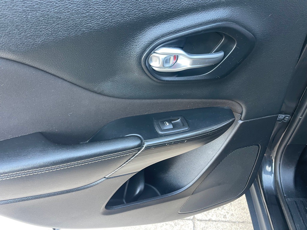 2016 Jeep Cherokee Image 15