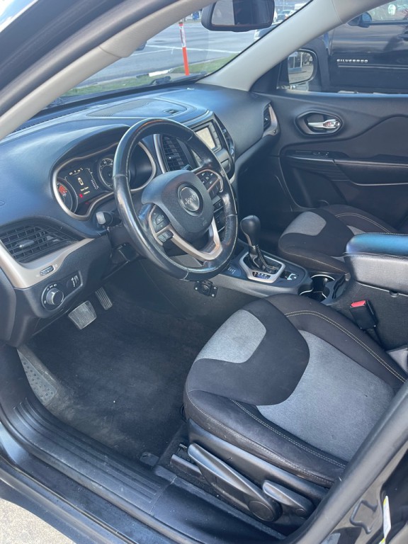 2016 Jeep Cherokee Image 17