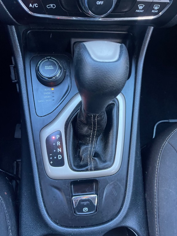 2016 Jeep Cherokee Image 19