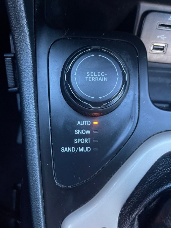 2016 Jeep Cherokee Image 20