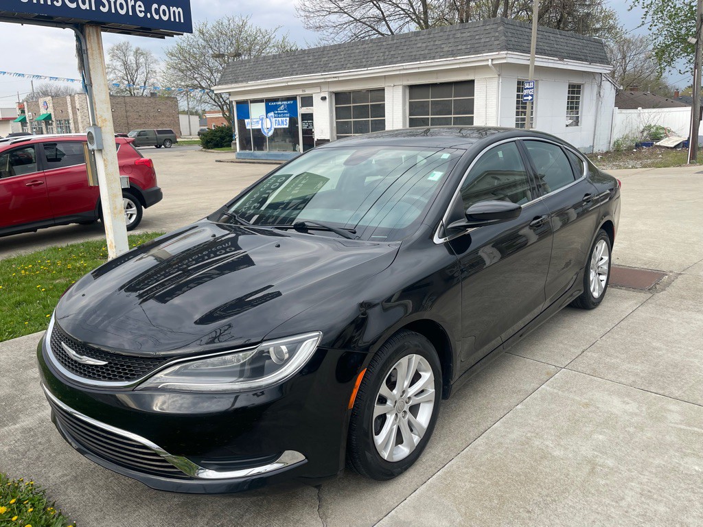 2015 Chrysler 200 Image 2