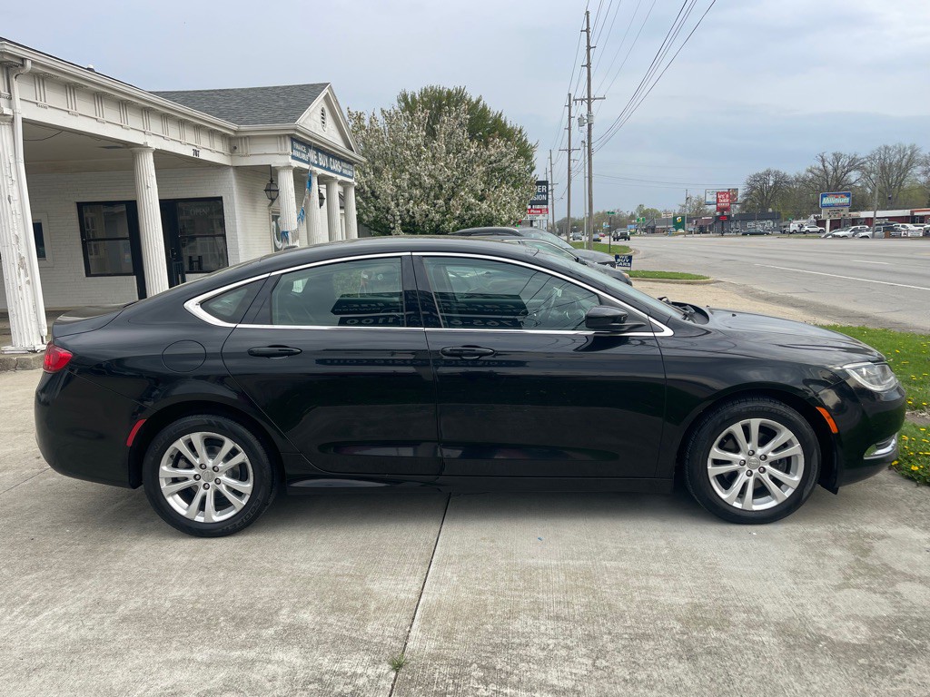 2015 Chrysler 200 Image 5