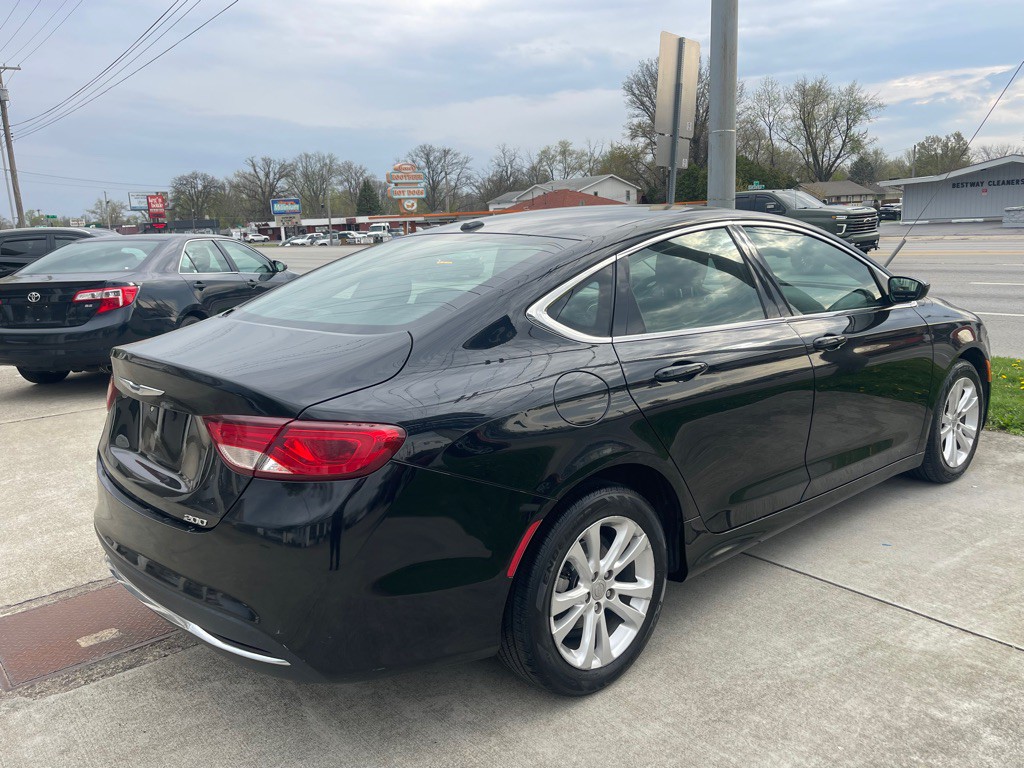 2015 Chrysler 200 Image 6