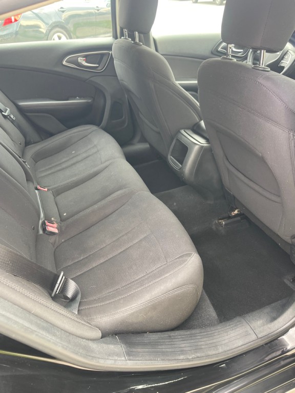 2015 Chrysler 200 Image 11