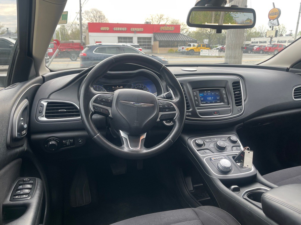 2015 Chrysler 200 Image 15