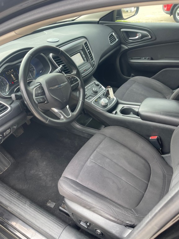 2015 Chrysler 200 Image 16