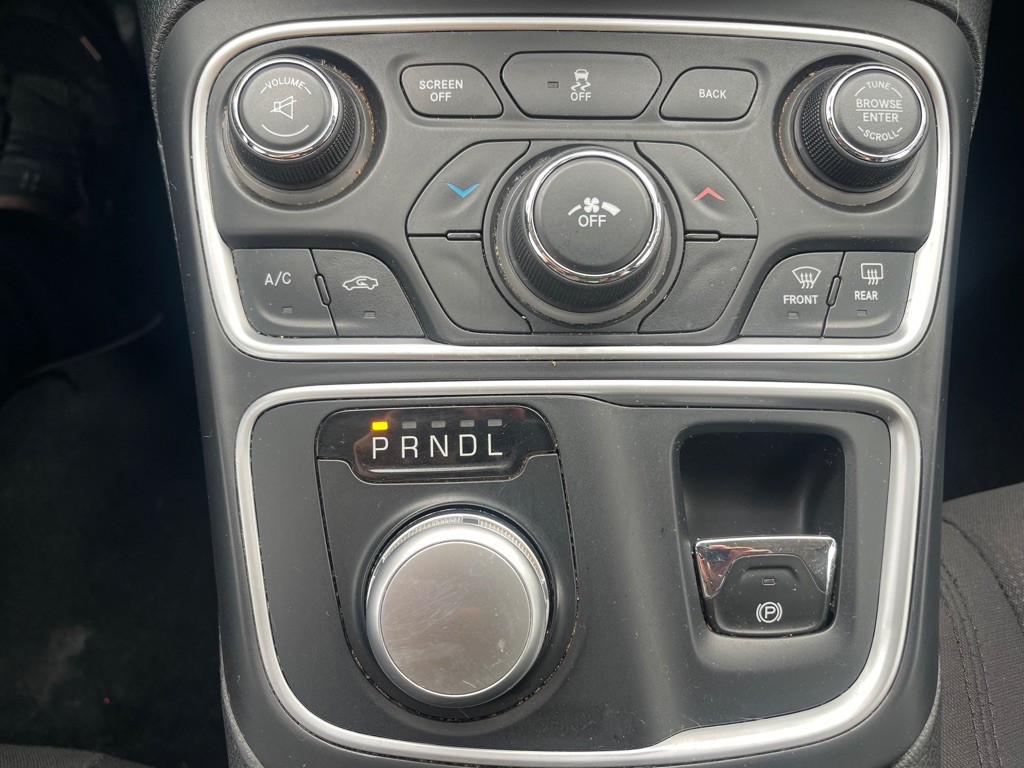 2015 Chrysler 200 Image 18