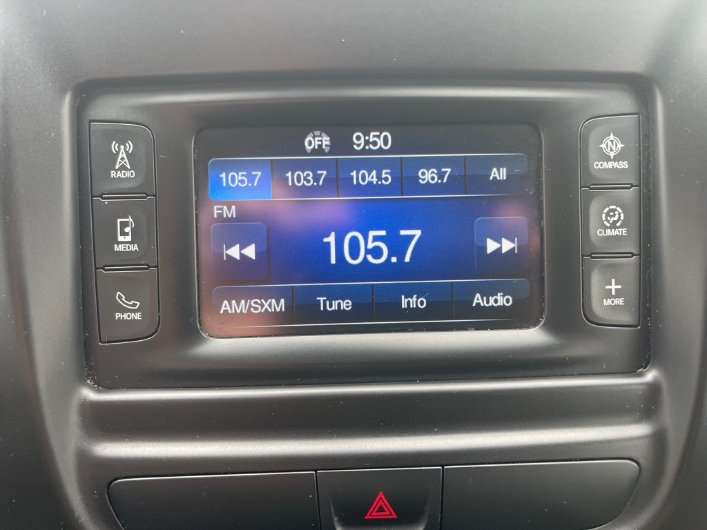 2015 Chrysler 200 Image 19