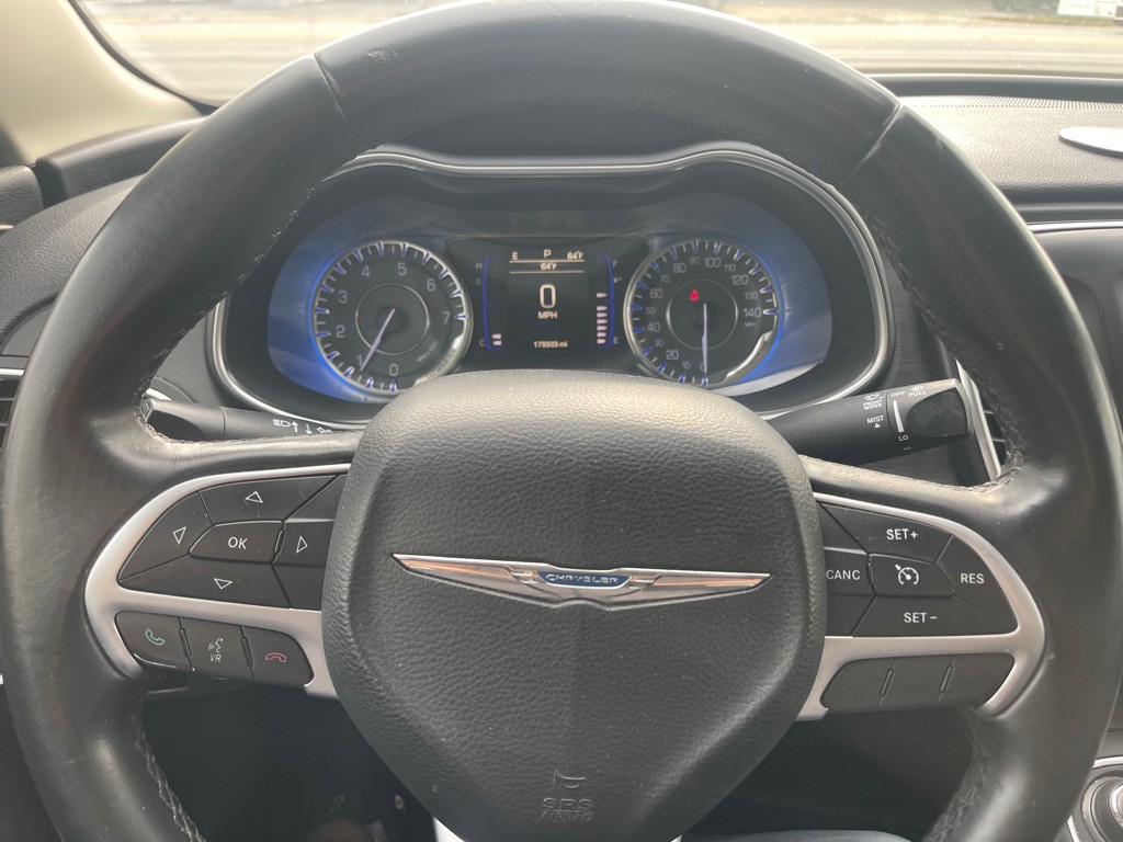 2015 Chrysler 200 Image 20