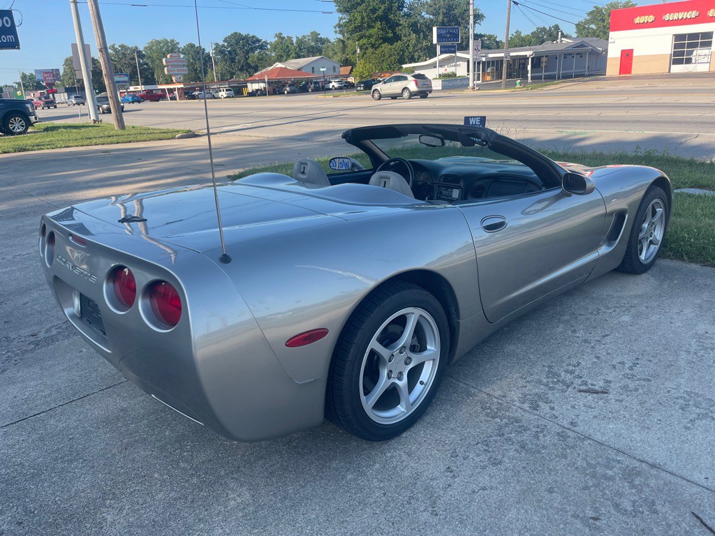 2000 Chevrolet Corvette Image 9