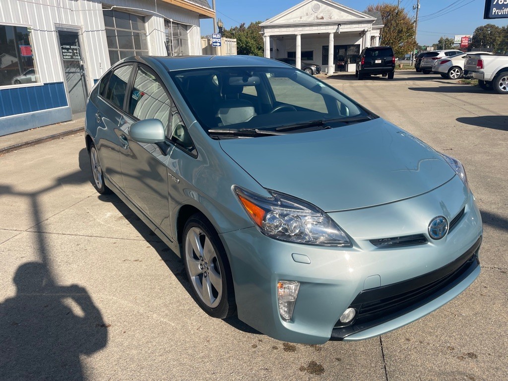 2015 Toyota Prius Image 2