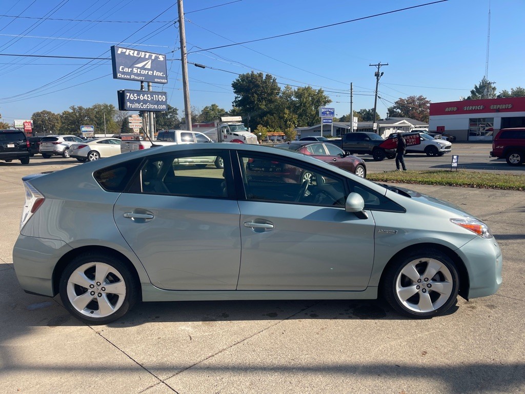 2015 Toyota Prius Image 9