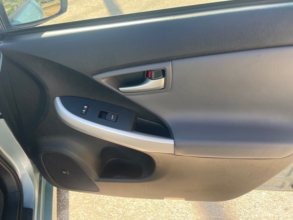 2015 Toyota Prius Image 11