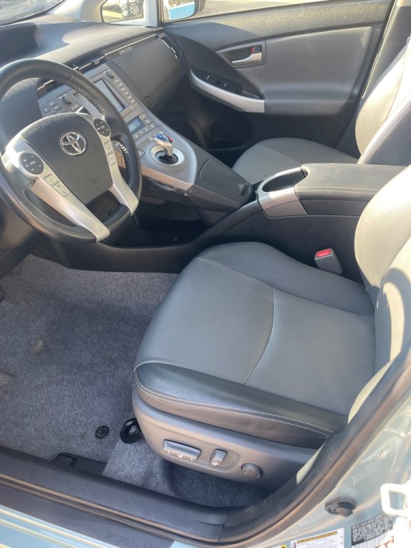 2015 Toyota Prius Image 16