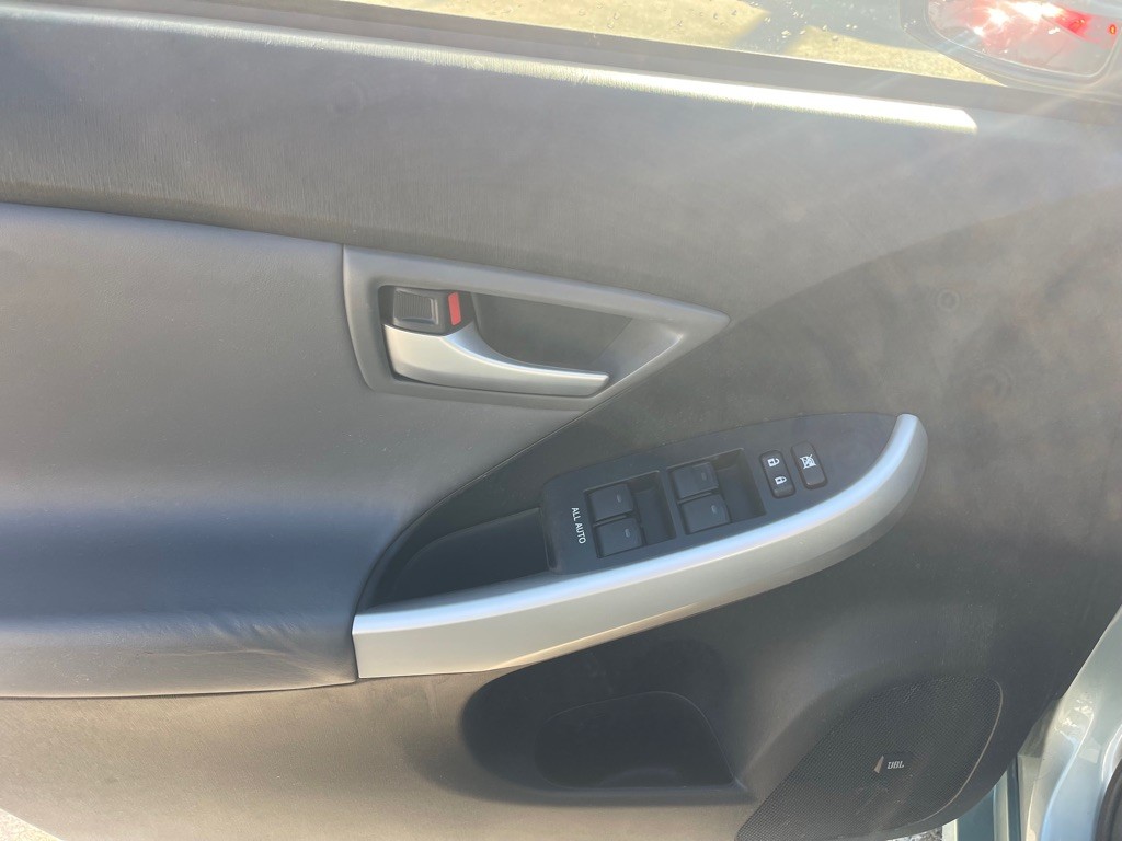 2015 Toyota Prius Image 17
