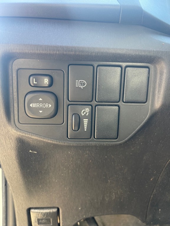 2015 Toyota Prius Image 18