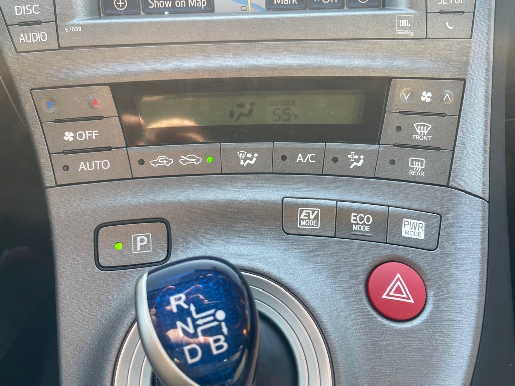 2015 Toyota Prius Image 21