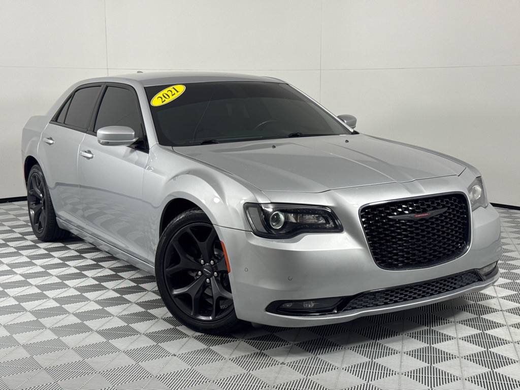 2021 Chrysler 300 Image 2