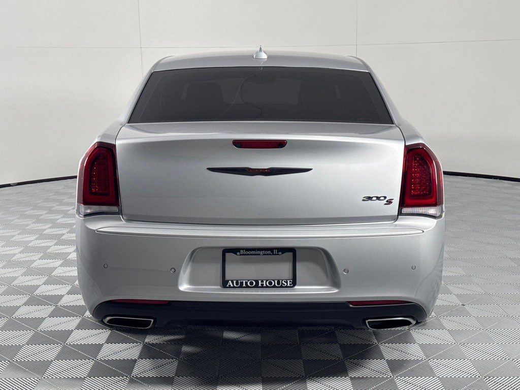 2021 Chrysler 300 Image 6