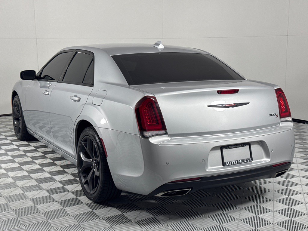 2021 Chrysler 300 Image 7