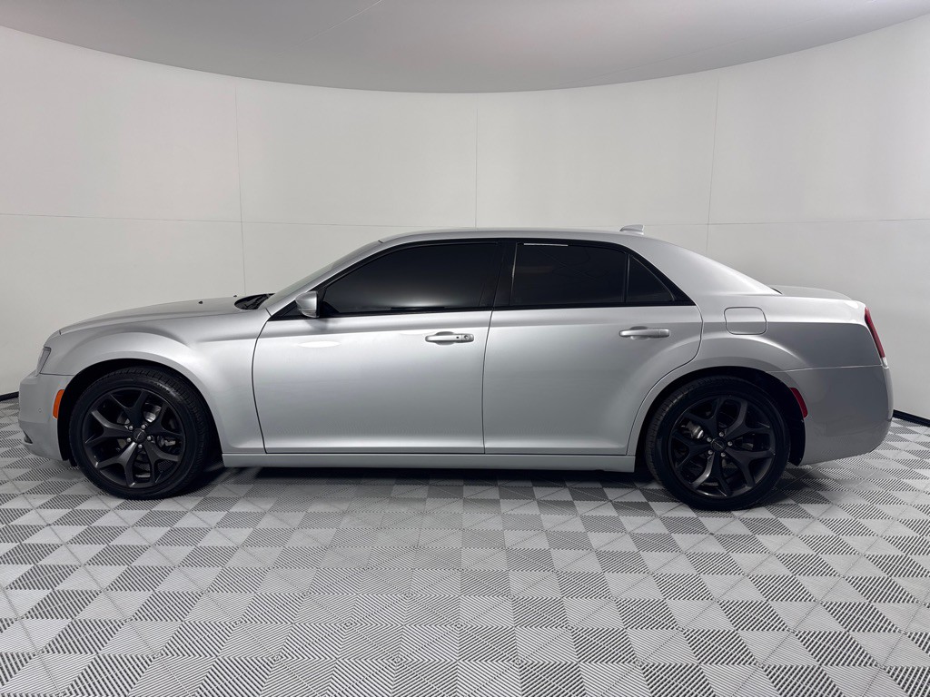 2021 Chrysler 300 Image 9