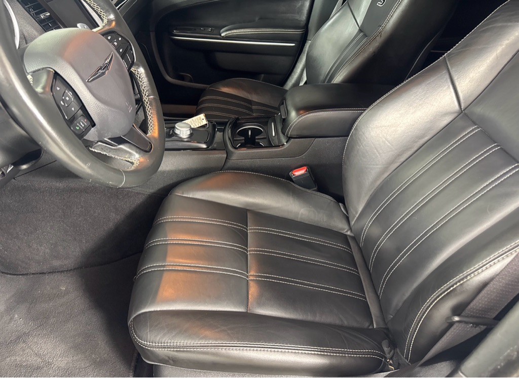2021 Chrysler 300 Image 14