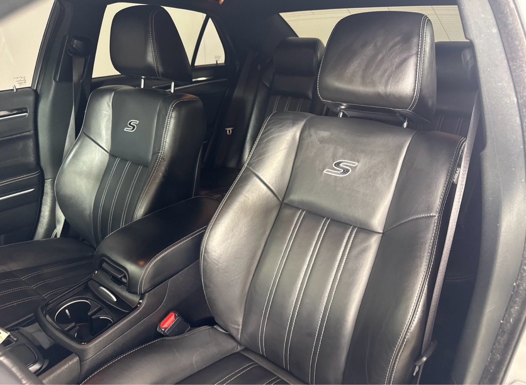 2021 Chrysler 300 Image 15