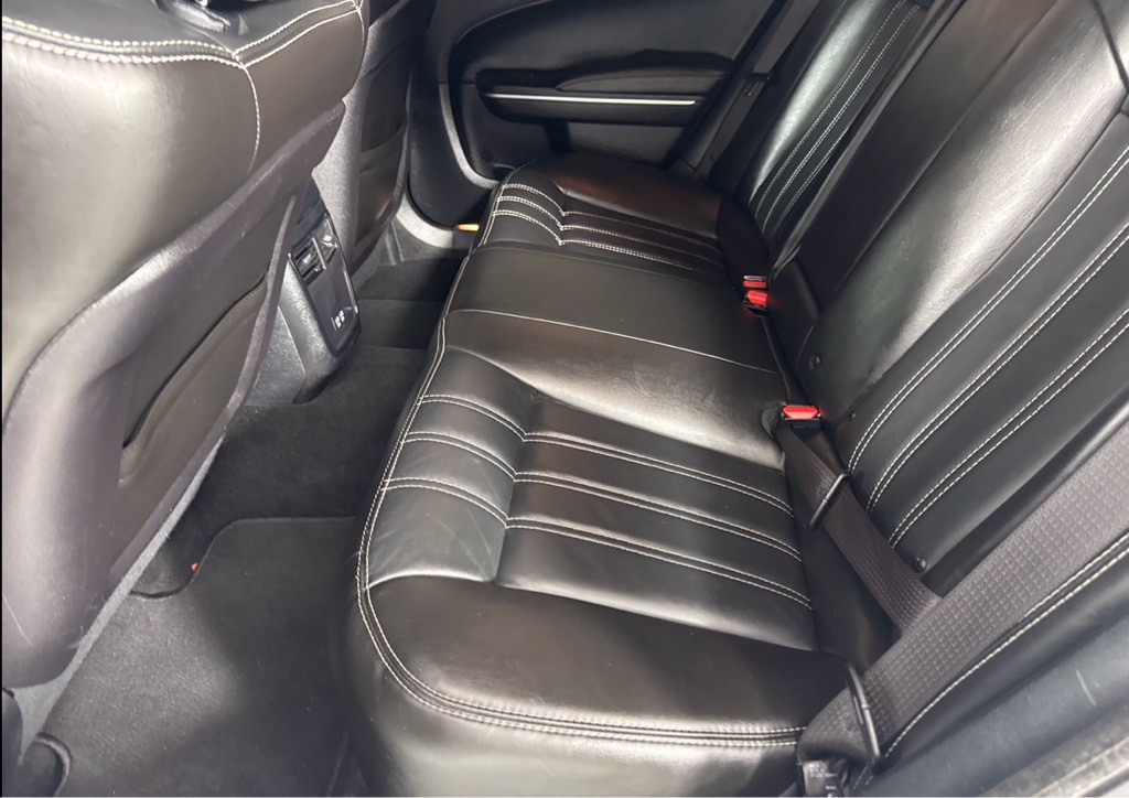 2021 Chrysler 300 Image 22